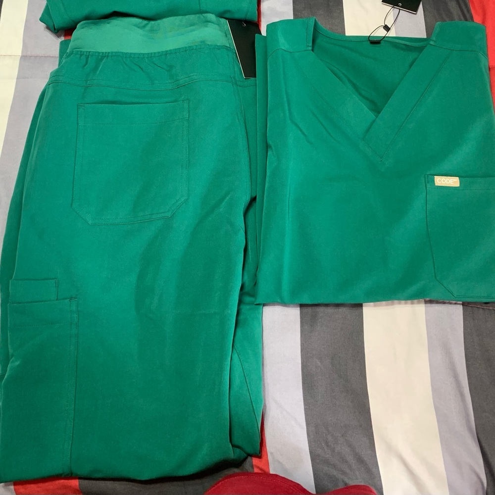 LG Emerald Green scrub Top and 31” inseam fit Joggers From Code NXT Scrubs (MEN)
